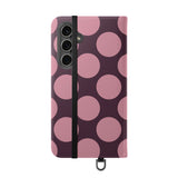 Samsung Galaxy S24 Plus vegane Leder-Geldbörsenhülle – Design mit Pink Plum Polka Dot